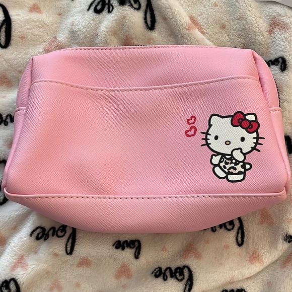 Impressions for HELLO KITTY - Picture 5 of 6